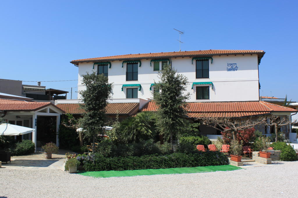Albergo Ristorante Alla Lanterna Fano Exterior photo