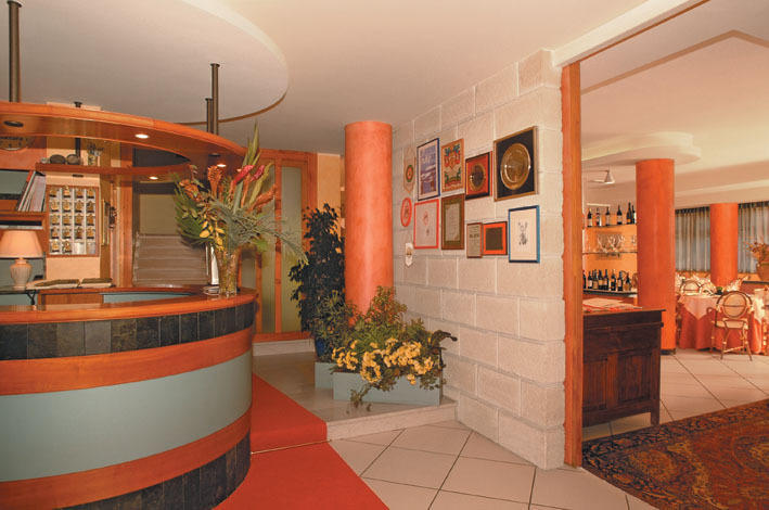 Albergo Ristorante Alla Lanterna Fano Exterior photo